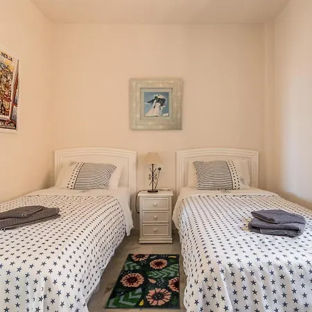 Homely *