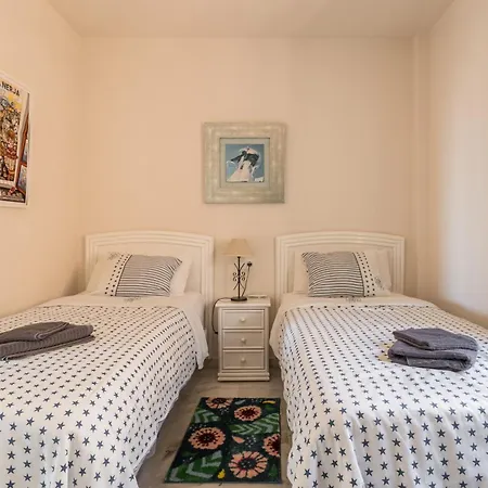 Apartment Homely *